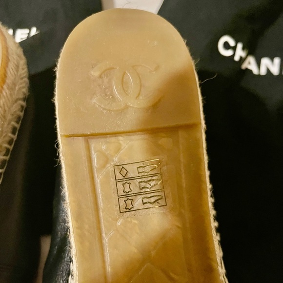 “LIKE NEW” CHANEL Lambskin Black Espadrilles - Picture 10 of 16